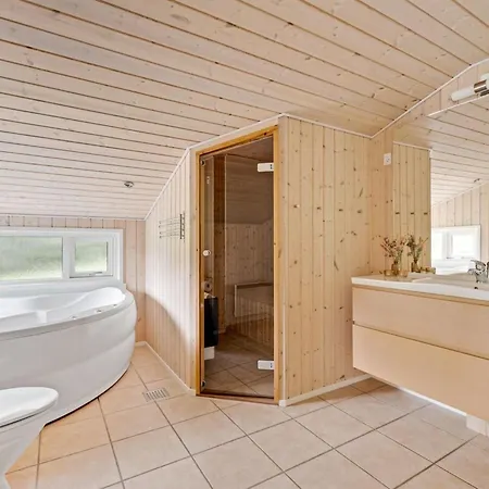 Vakantiehuis Into - 400m From The Sea By Interhome *