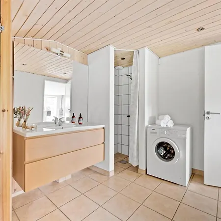 Into - 400m From The Sea By Interhome Vakantiehuis *