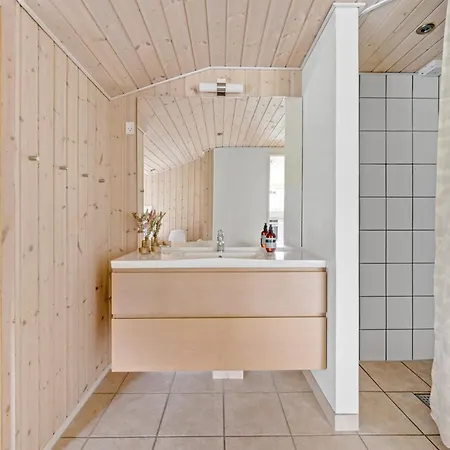 Into - 400m From The Sea By Interhome Feriehus