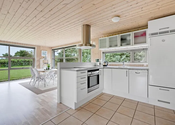 Дом отдыха Into - 400m From The Sea By Interhome